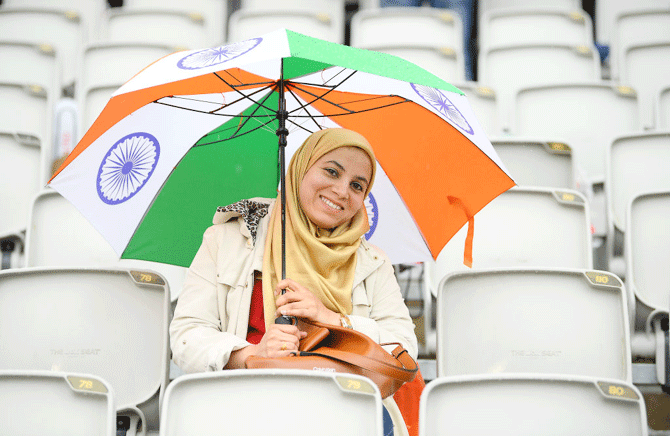 Rain cannot dampen the spirits of this pretty Indian fan
