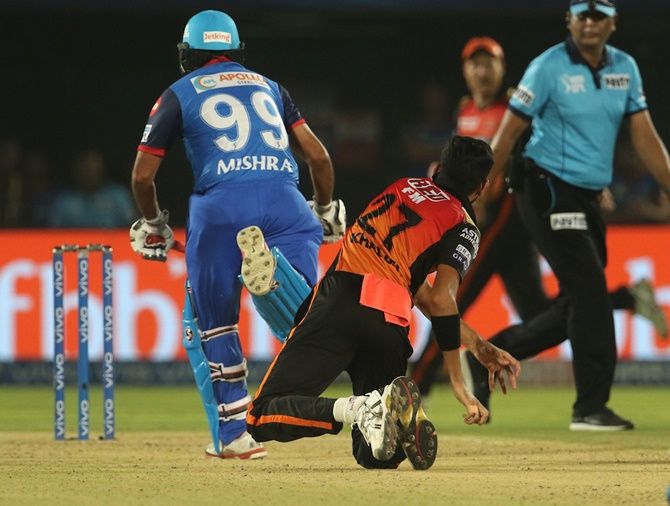 Amit Mishra comes in the way of Khaleel Ahmed's throw.