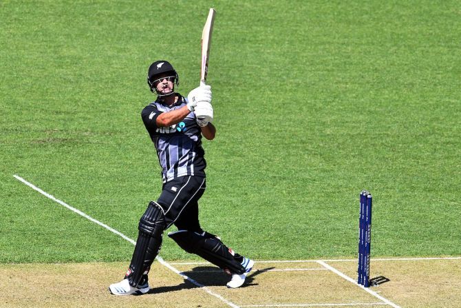 Colin de Grandhomme top-scored for New Zealand to take them to 180 before the Kiwi bowlers bundled out the England batting line-up for 166