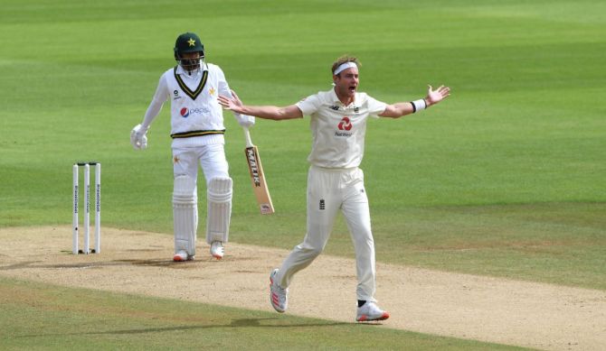 Stuart Broad appeals unsuccessfully for the wicket of Azhar Ali