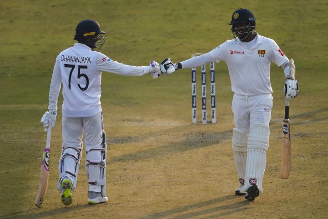 Angelo Mathews and Dhananjaya de Silva (42 not out) put on an unbeaten fifth wicket stand of 68 on Day 3 of the 1st Test against Zimbabwe on Tuesday
