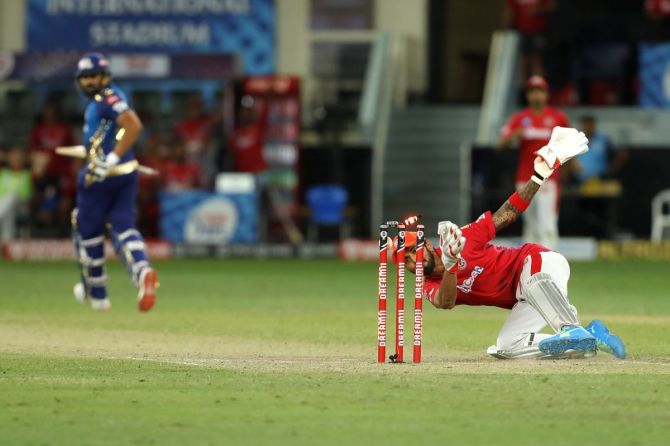 KL Rahul has Quinton de Kock run out during the Super Over