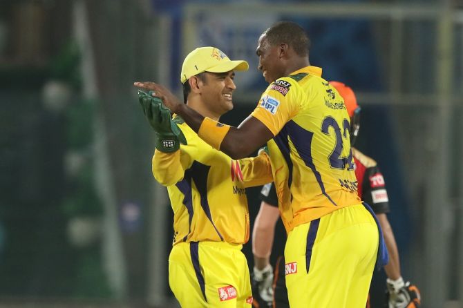 Lungisani Ngidi celebrates the wicket of David Warner with skipper Mahendra Singh Dhoni