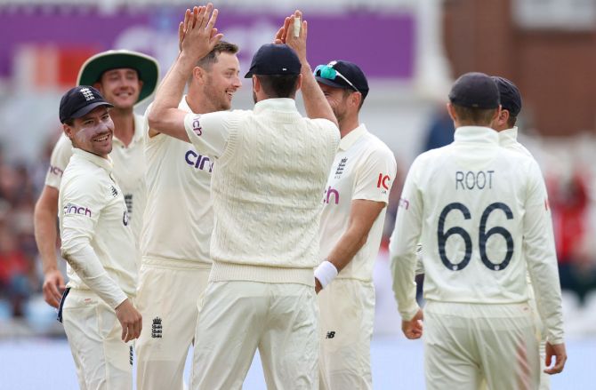 Ollie Robinson celebrates with his England teammates after dismissing Rishabh Pant.