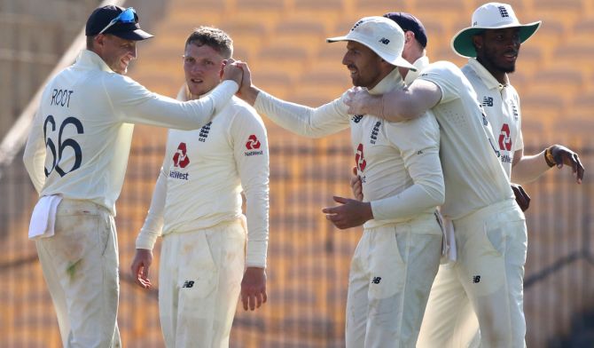 England's players celebrate after Jack Leach takes the catch to dismiss Rishabh Pant.