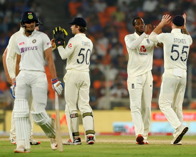 Jofra Archer celebrates with his England teammates after dismissing Shubman Gill.