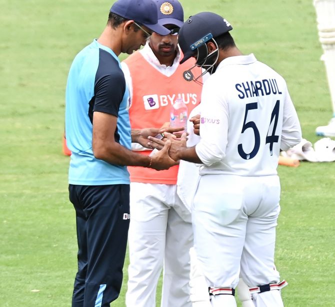 Shardul Thakur receives medical attention after being hit on the hand