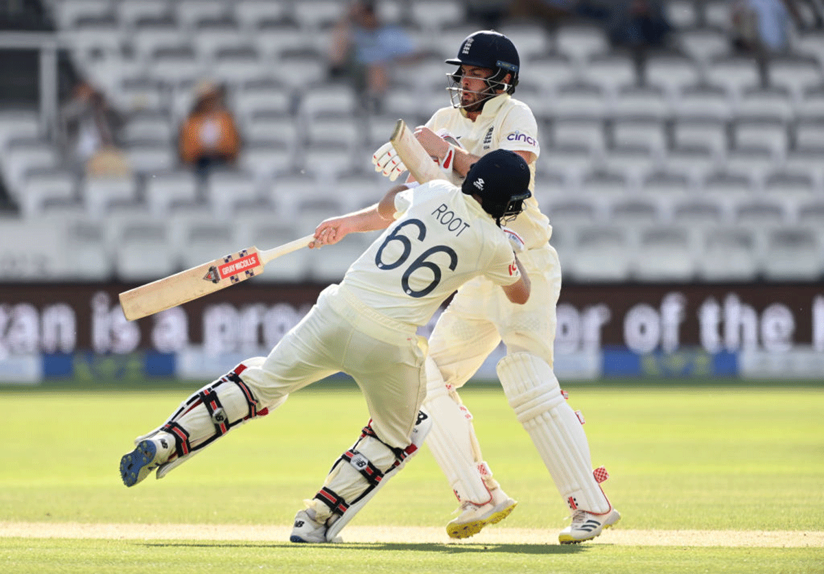  Joe Root collides with Dom Sibley while running between the wickets