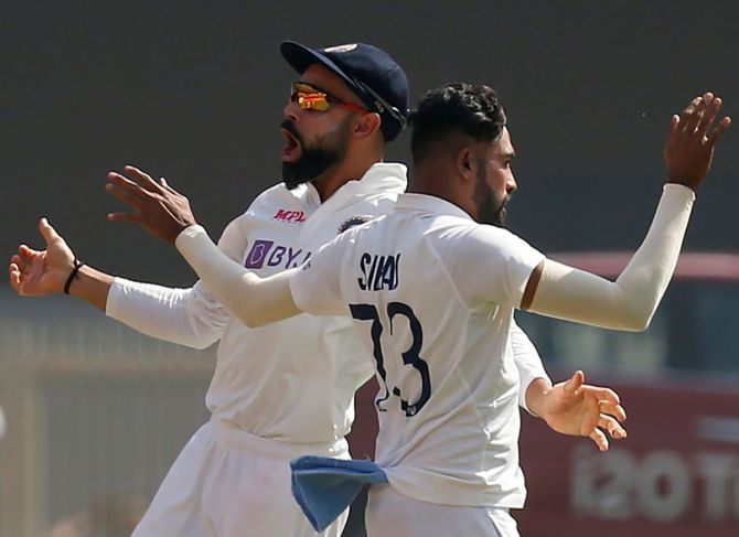 Virat Kohli and Mohammed Siraj celebrate the wicket of England's Joe Root on Day 1 of the 4th Test at Narendra Modi Stadium in Ahmedabad on Thursday