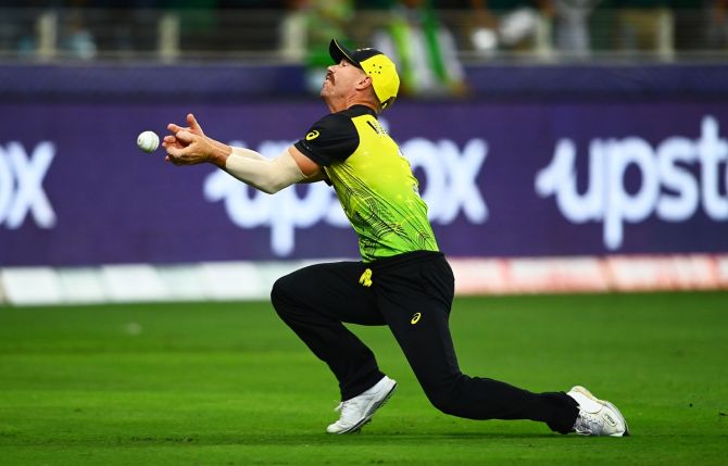 David Warner fails to hold on to a difficult catch from Pakistan opener Mohammad Rizwan.