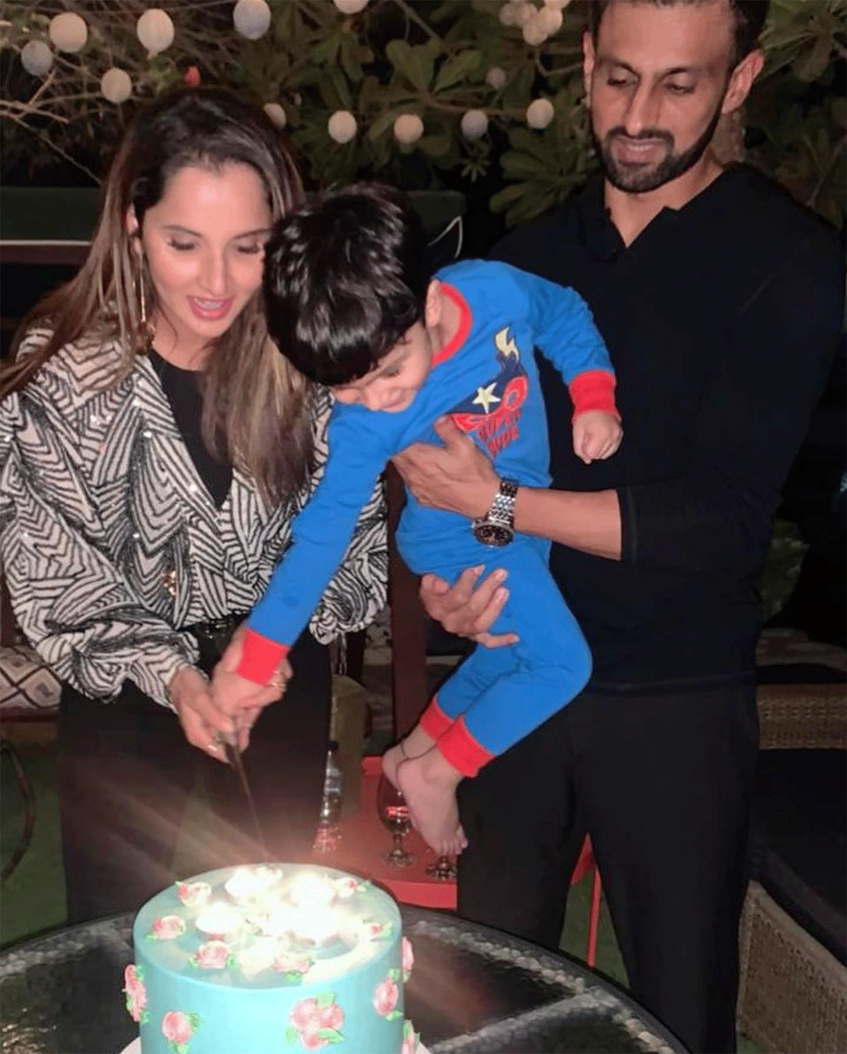 Sania Mirza cuts her birthday cake with son, Izhaan and husband Shoaib Malik