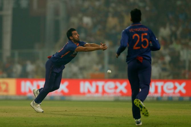 Deepak Chahar drops Martin Guptill off his own bowling in the second over.