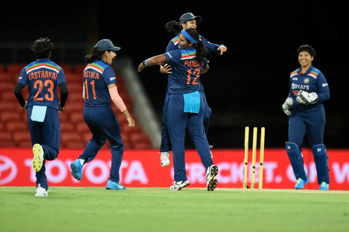 India players celebrate with Shikha Pandey after she dismissed Alyssa Healy