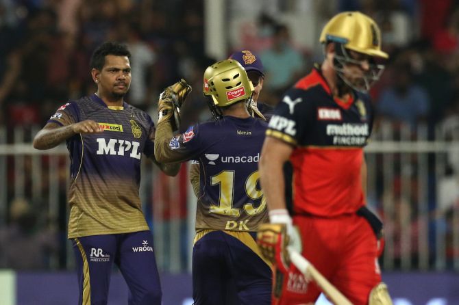 Sunil Narine is congratulated by his Kolkata Knight Riders teammates after dismissing A B de  Villiers.