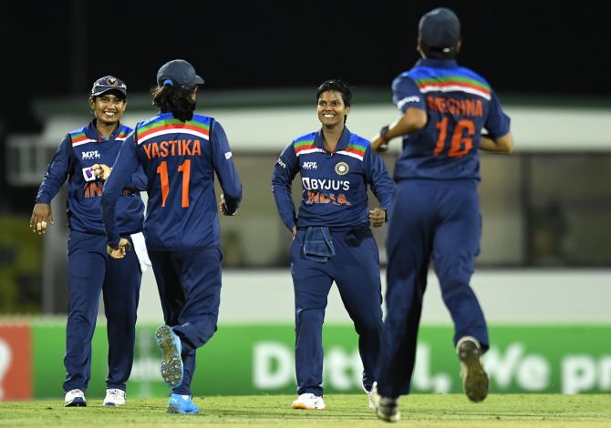 Deepti Sharma celebrates with teammates after dismissing Tahlia McGrath