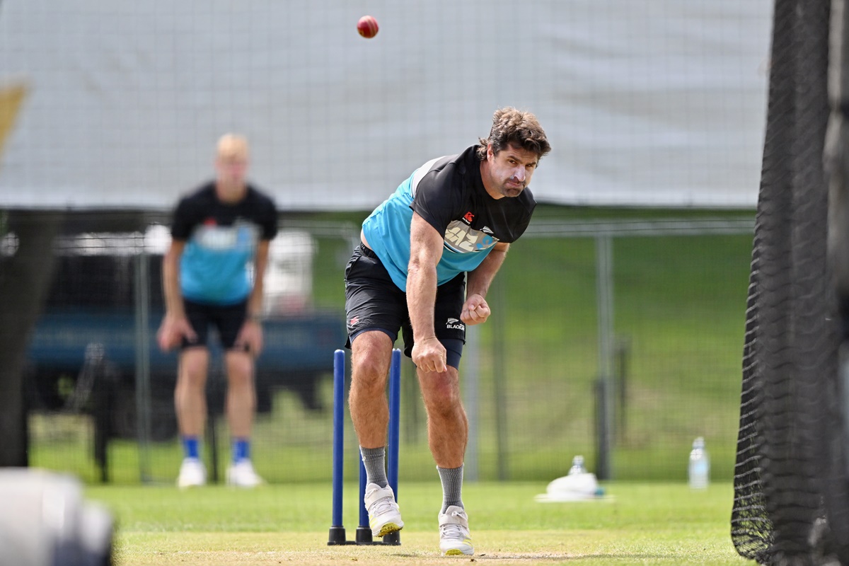 All-rounder Colin de Grandhomme selection as a 'gold pick for the Adelaide Strikers in Sunday's BBL draft presented a conflict with his central contract with New Zealand Cricket, which ran to next July.