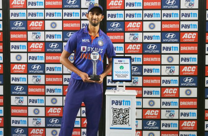 Prasidh Krishna is all smiles as he poses with the Paytm 'Man of the Match' trophy.