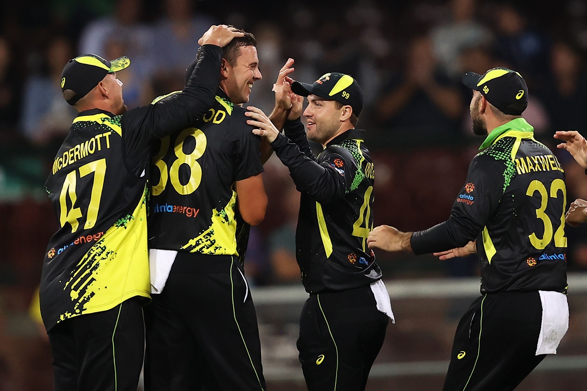 Australia pacer Josh Hazlewood celebrates with teammates after dismissing Sri Lanka's Danushka Gunathilaka during the first T20 International, at Sydney Cricket Ground, on Friday.