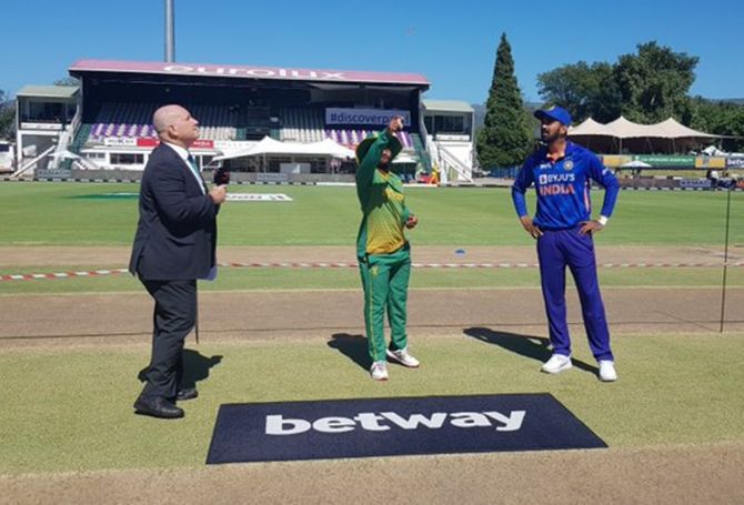 India's K L Rahul and South Africa's Temba Bhavuma at the toss during the first ODI in Paarl, South Africa