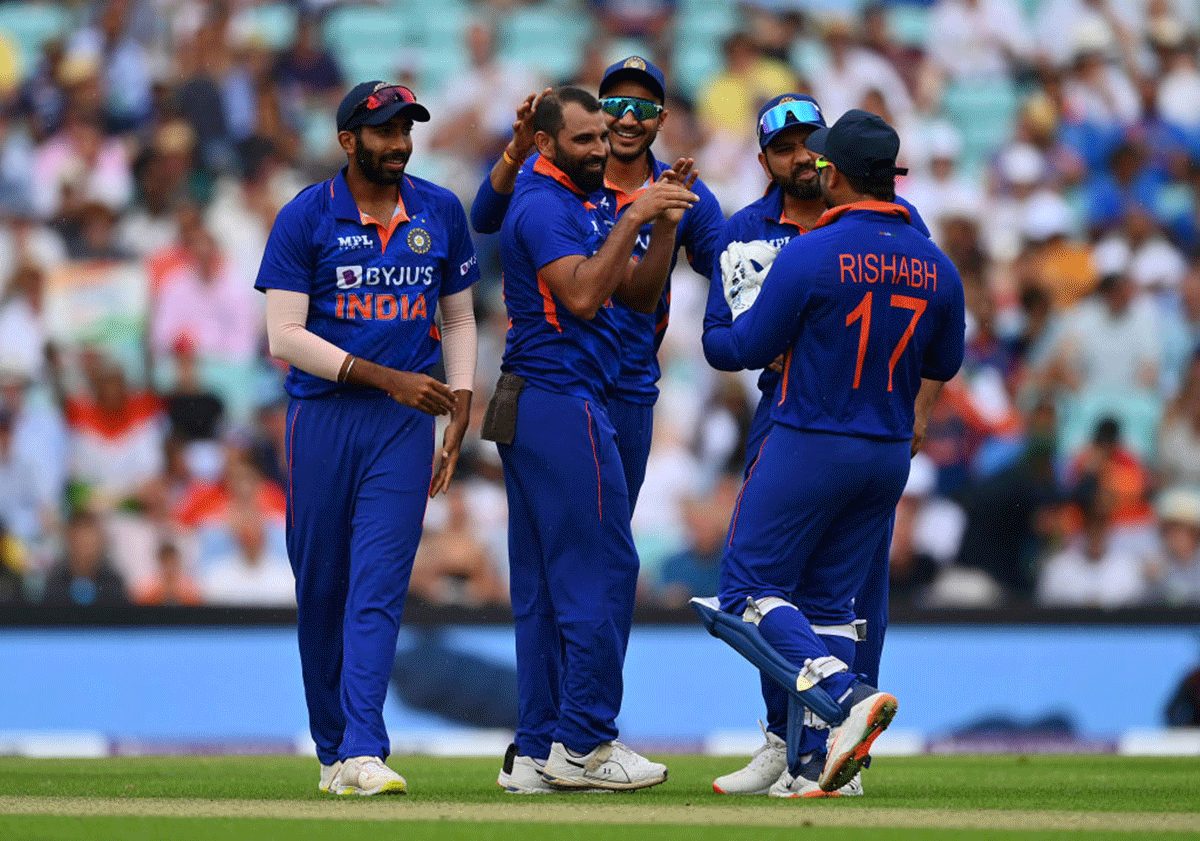 Mohammed Shami celebrates with teammates after taking the wicket of Jos Buttler
