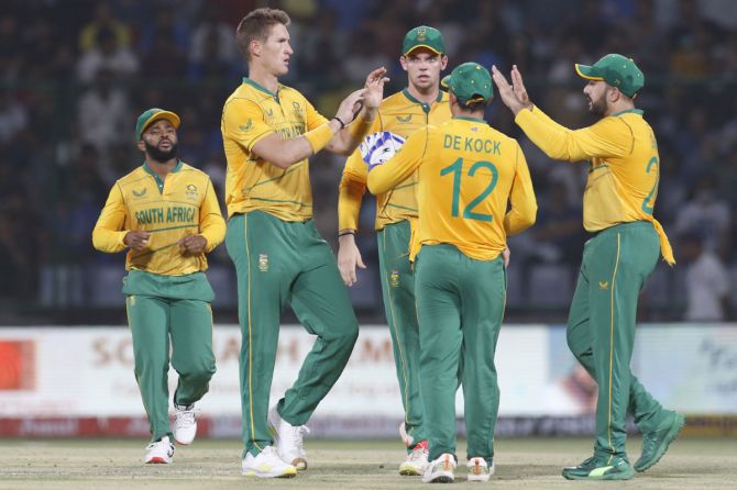 Dwaine Pretorius celebrates the wicket of Shreyas Iyer