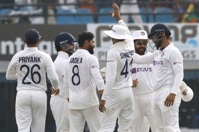 Ravindra Jadeja celebrates the wicket of Lasith Embuldeniya in Sri Lanka's second innings