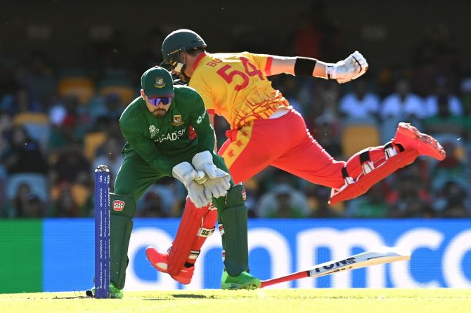 Bangladesh wicketkeeper Nurul Hasan stumps Blessing Muzarabani but the umpires called it a no-ball as Hasan had collected the ball in front of the stumps.