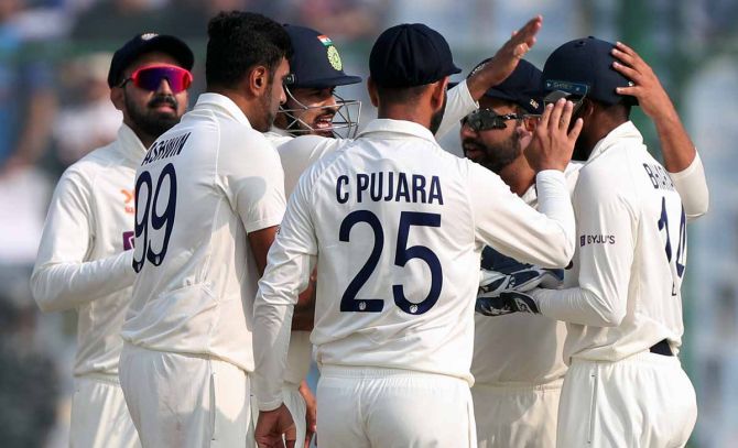 India's players celebrate after Ravichandran Ashwin dismisses Travis Head.