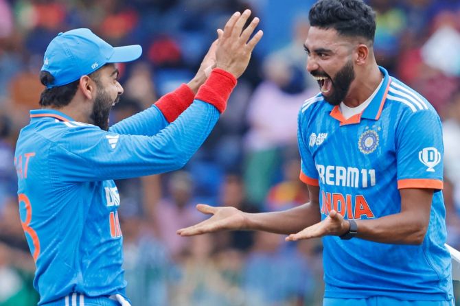 Mohammed Siraj and Virat Kohli celebrate the wicket of Kusal Mendis