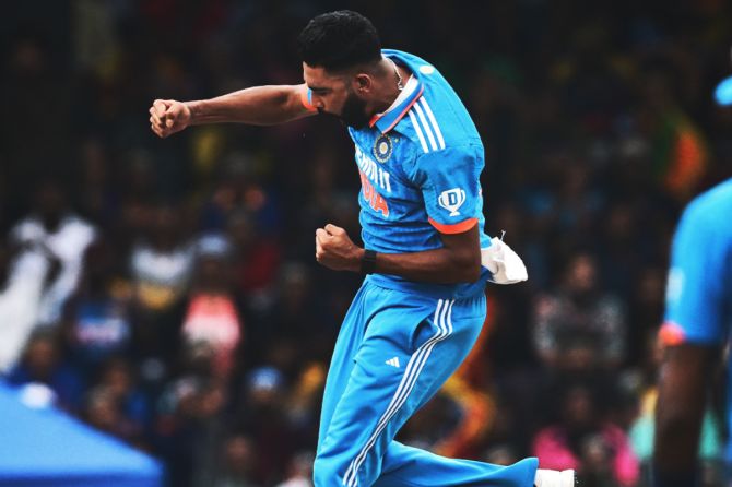Mohammed Siraj celebrates on picking his 5th wicket