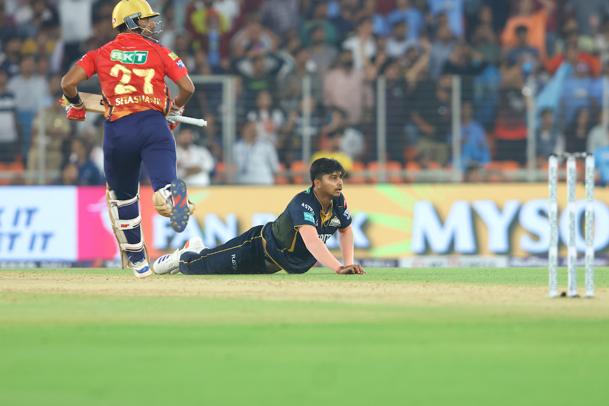 Darshan Nalkande of Gujarat Titans looks on as Shashank Singh of Punjab Kings takes a run during their IPL match on Thursday. Nalkande failed to defend 7 runs off the final over.