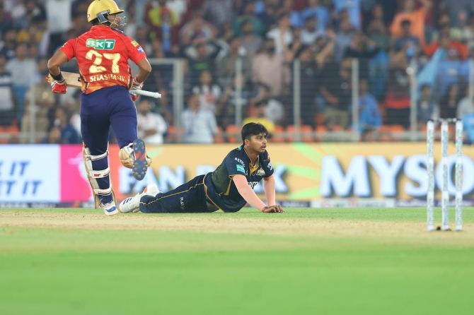 Darshan Nalkande of Gujarat Titans looks on as Shashank Singh of Punjab Kings takes a run during their IPL match on Thursday. Nalkande failed to defend 7 runs off the final over.