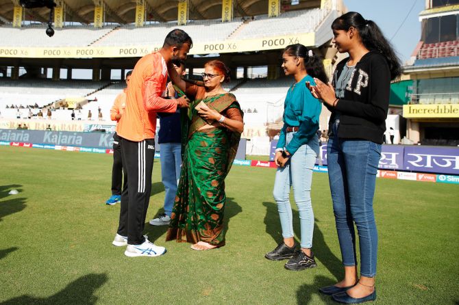 Akash Deep's mother Ladumma Devi blesses him as his nieces look on