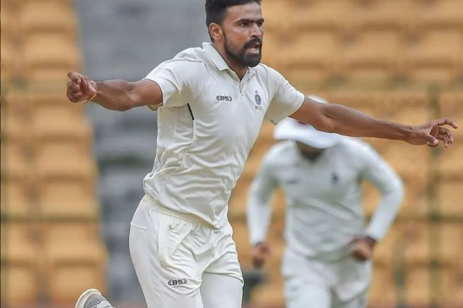 Anubhav Agarwal's six-wicket haul helped Madhya Pradesh down Vidarbha to enter the Ranji Trophy semis