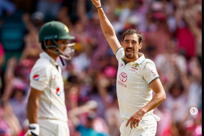 Mitchell Starc celebrates the wicket of Abdullah Shafique