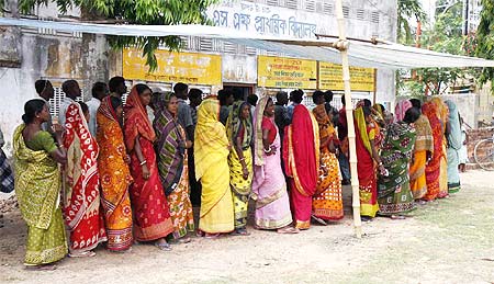 Voters in Kolkata