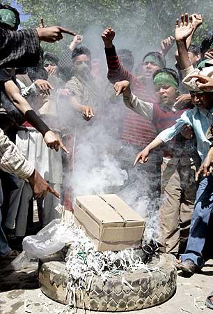 Kashmiri protesters demonstrate against fifth phase of the general election in Bomai, near Srinagar