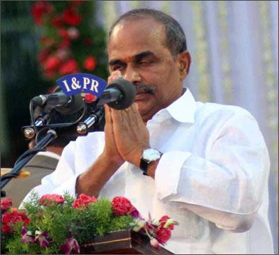 YSR Reddy take the oath of office