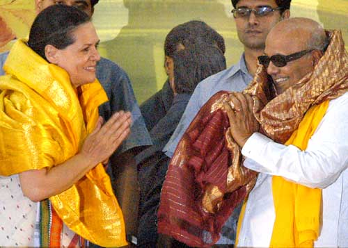 Congress president Sonia Gandhi with DMK chief Karunanidhi