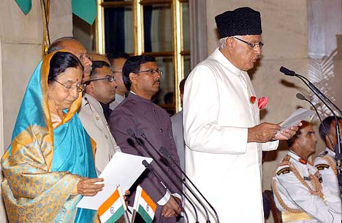 President Pratibha Patil administering the oath as Cabinet Minister to Dr Farooq Abdullah