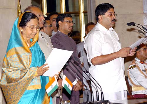 President Pratibha Patil administering the oath as Cabinet Minister to Dayanidhi Maran