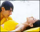 Aamir Khan and Sonali Bhendre In Sarfarosh 