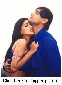 Sonali Bendre and Aamir Khan in Sarfarosh