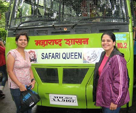 Two of my lucky co-passengers, who also spotted the wild cats