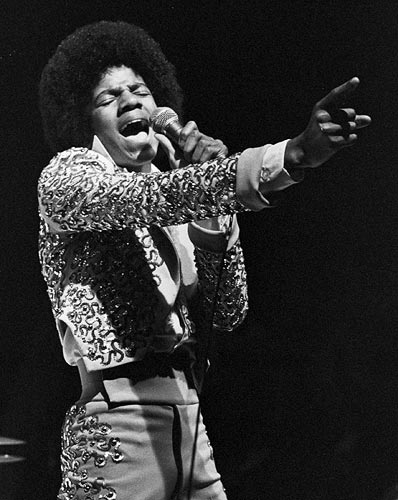 Michael performing as a teenager with <I>The Jackson Five</I>