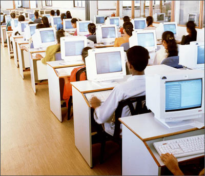 With CAT 2009 going online, it is imperative that B-school hopefuls practice taking online tests.