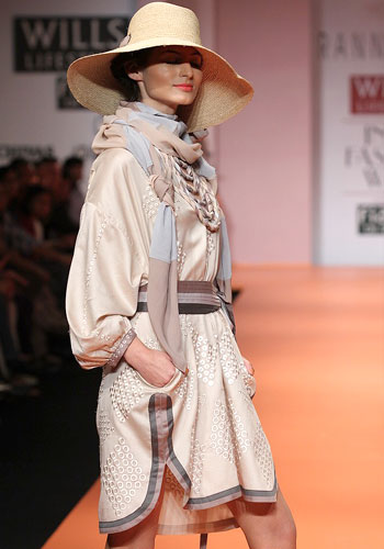 Photos from Ranna Gill Fashion Show at WLIFW  ( Wills Lifestyle India Fashion Week 2009)