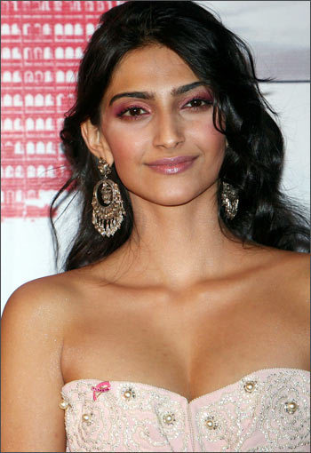 Sonam Kapoor is the brand ambassador of a famous makeup label -- she doesn't make hers at home!