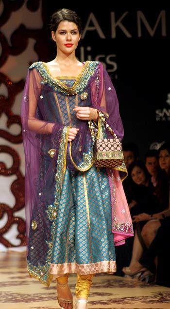 Purple dupatta