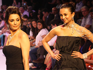 Katrina, Deepika dazzle in diamonds on the ramp! - Rediff Getahead